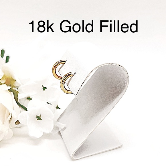 Small 13mm Huggies YG Filled, Click Bar, Sleeping Earring, Outer Ear, NWT - Picture 3 of 8